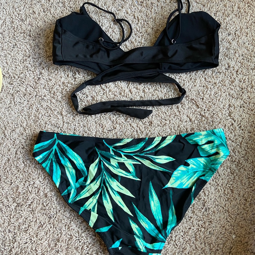Bathing suit - Picture 3 of 3